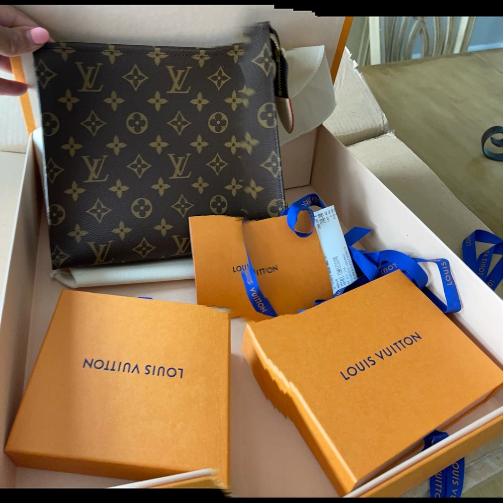 - Louis Vuitton Toiletry Pouch 26